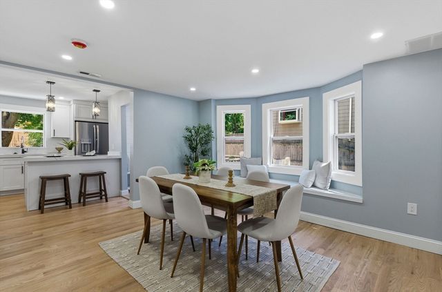 8 Linden Rd 1, Melrose, MA 02176
