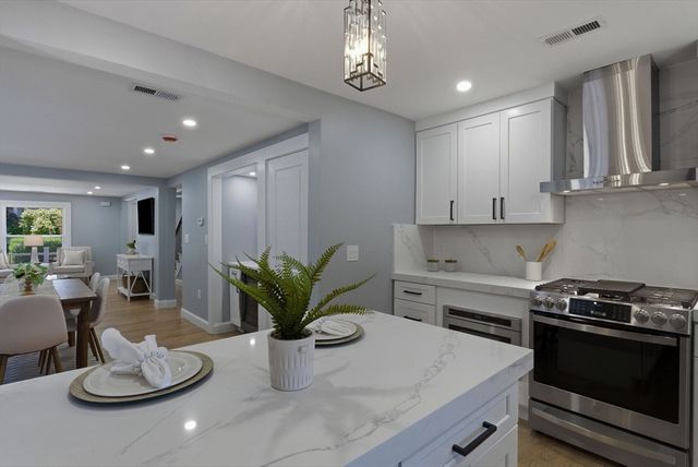 8 Linden Rd 1, Melrose, MA 02176