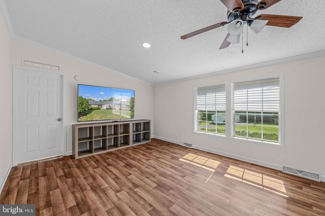 44 TEAL RD, Martinsburg, WV 25405