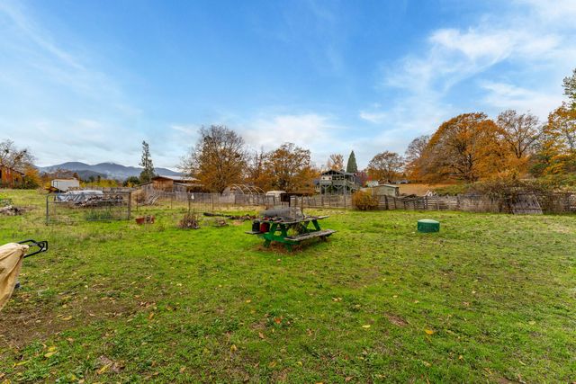 1535 SW Foundry Street, Grants Pass, OR 97526