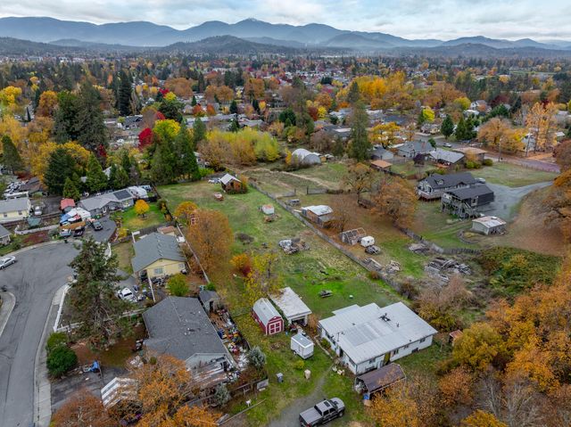 1535 SW Foundry Street, Grants Pass, OR 97526