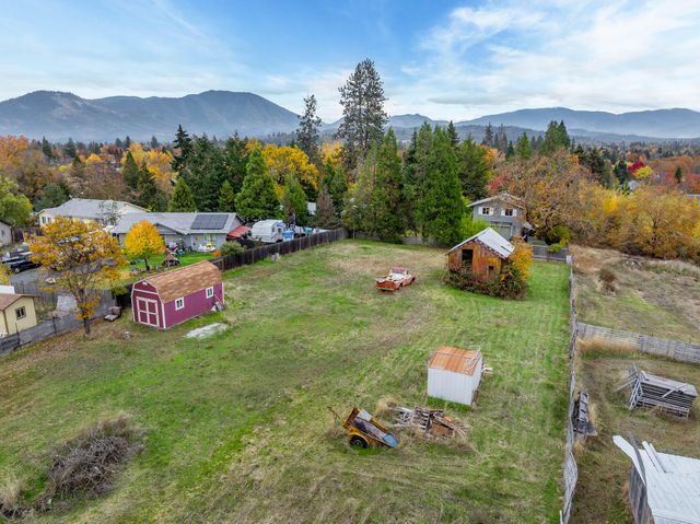 1535 SW Foundry Street, Grants Pass, OR 97526