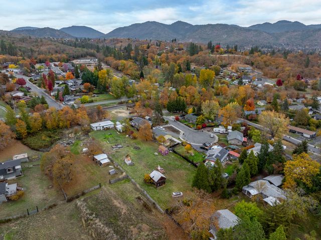 1535 SW Foundry Street, Grants Pass, OR 97526