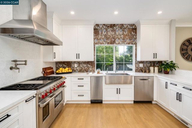 7 Eastward Ln, Danville, CA 94506