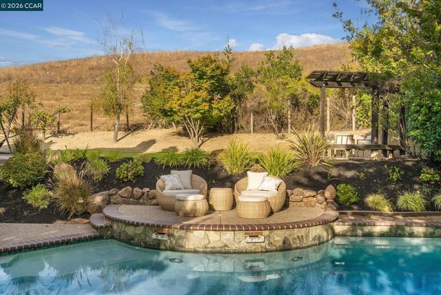 7 Eastward Ln, Danville, CA 94506