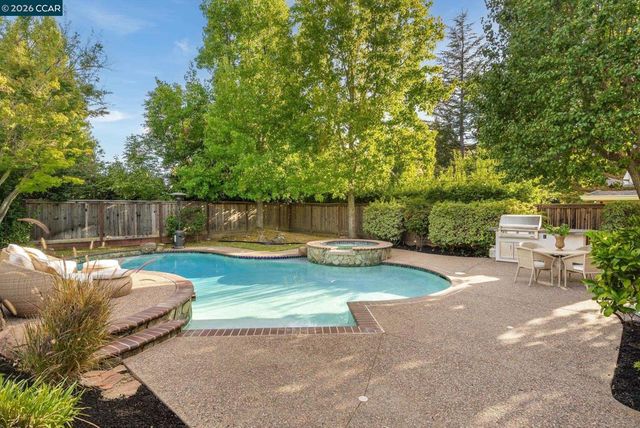 7 Eastward Ln, Danville, CA 94506