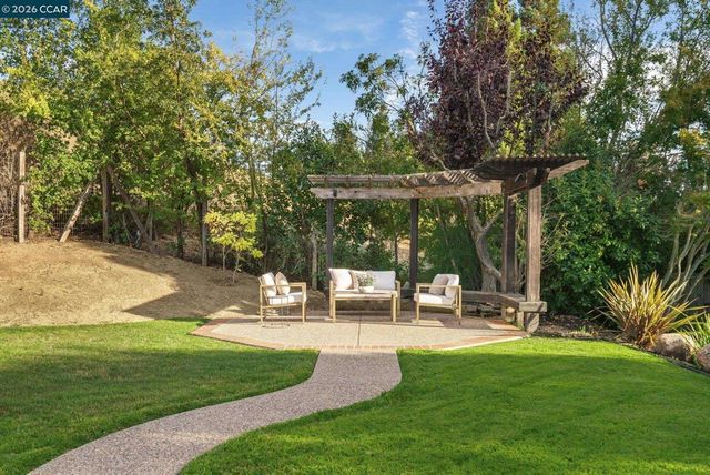 7 Eastward Ln, Danville, CA 94506