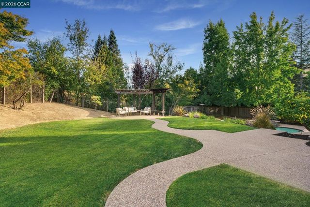 7 Eastward Ln, Danville, CA 94506