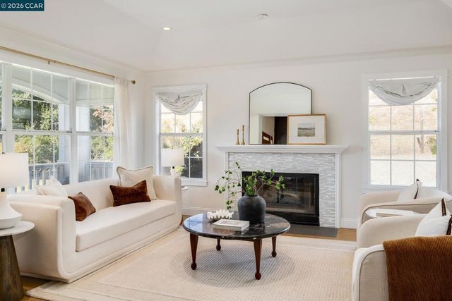 7 Eastward Ln, Danville, CA 94506