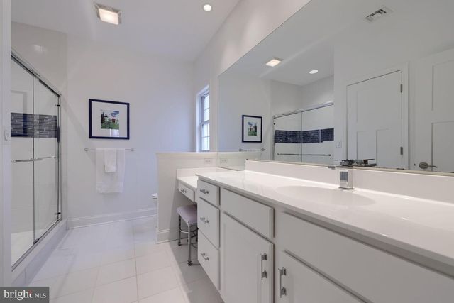 1032 PRESIDENTS DR, Lititz, PA 17543