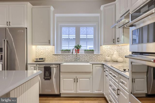 1032 PRESIDENTS DR, Lititz, PA 17543