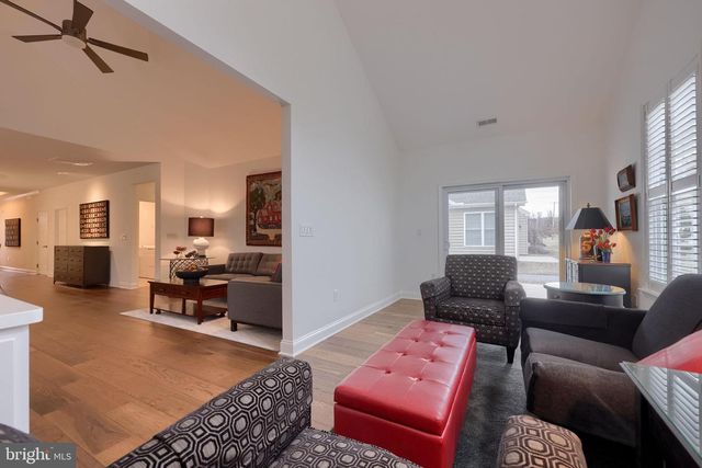 1032 PRESIDENTS DR, Lititz, PA 17543