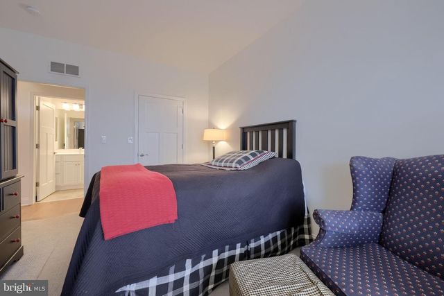 1032 PRESIDENTS DR, Lititz, PA 17543