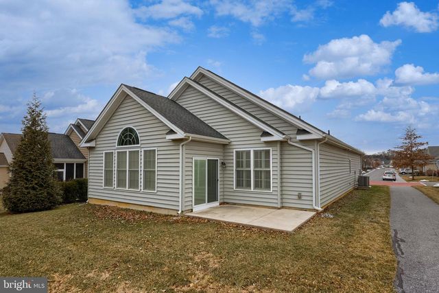 1032 PRESIDENTS DR, Lititz, PA 17543