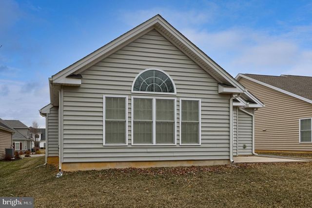 1032 PRESIDENTS DR, Lititz, PA 17543