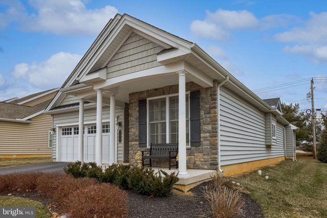 1032 PRESIDENTS DR, Lititz, PA 17543