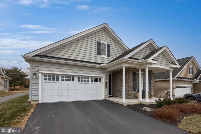 1032 PRESIDENTS DR, Lititz, PA 17543