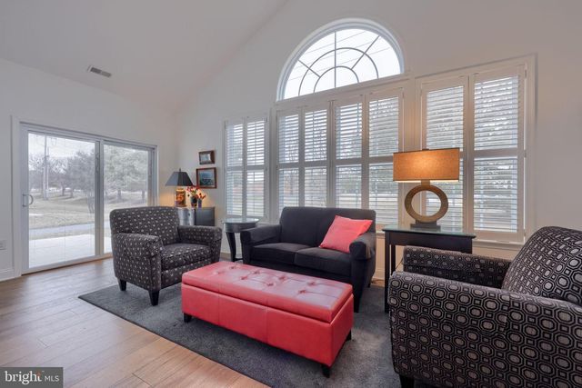 1032 PRESIDENTS DR, Lititz, PA 17543