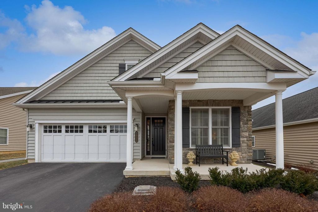 1032 PRESIDENTS DR, Lititz, PA 17543