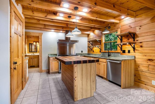 447 Hidden Lake Parkway, Nebo, NC 28761