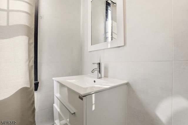 138 Broadway, Jersey City, NJ 07306