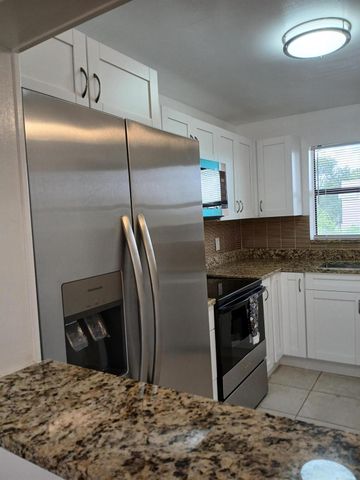 4760 Lucerne Lakes Boulevard W 405, Lake Worth, FL 33467