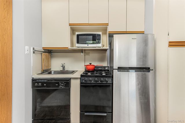 3935 Blackstone Avenue 4K, Bronx, NY 10471