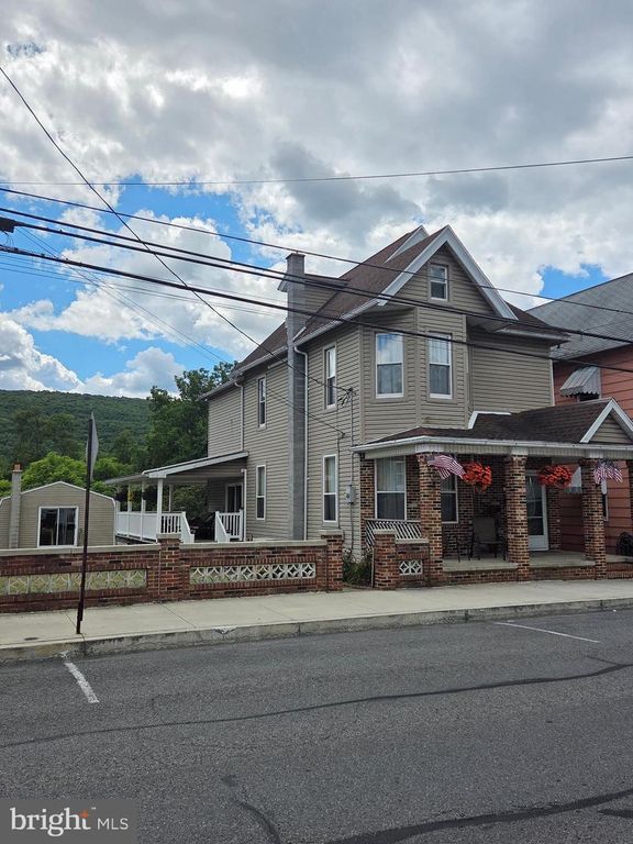 416 W MARKET ST, Williamstown, PA 17098