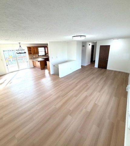 2627 Bret Ave, Salina, KS 67401