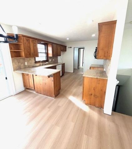 2627 Bret Ave, Salina, KS 67401