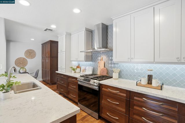 112 Mont St Michel Way, Martinez, CA 94553