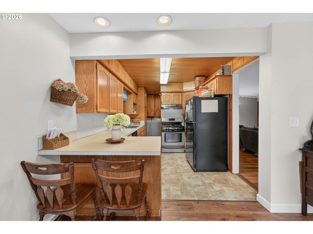 1456 Nw ALMIRA St, Roseburg, OR 97471