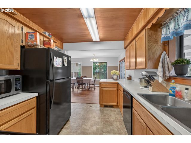 1456 Nw ALMIRA St, Roseburg, OR 97471