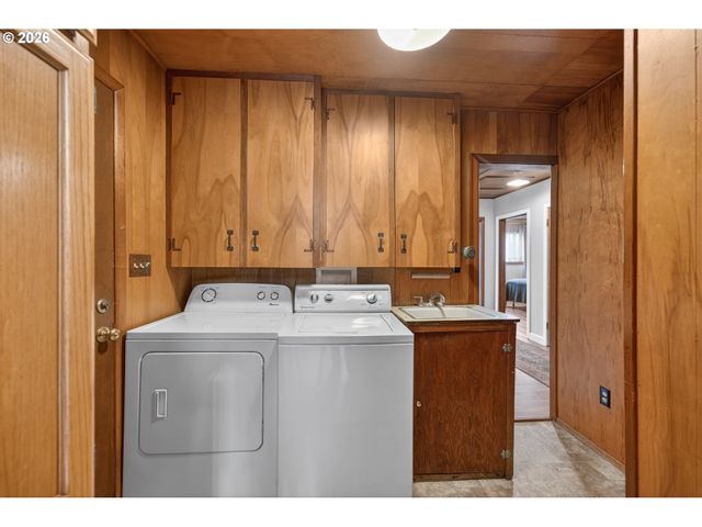 1456 Nw ALMIRA St, Roseburg, OR 97471