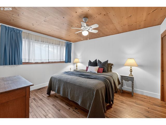 1456 Nw ALMIRA St, Roseburg, OR 97471