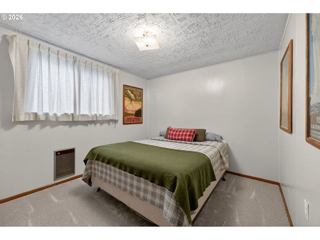 1456 Nw ALMIRA St, Roseburg, OR 97471