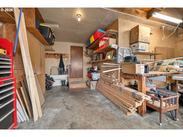 1456 Nw ALMIRA St, Roseburg, OR 97471