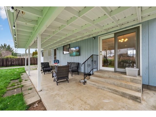 1456 Nw ALMIRA St, Roseburg, OR 97471