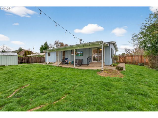 1456 Nw ALMIRA St, Roseburg, OR 97471