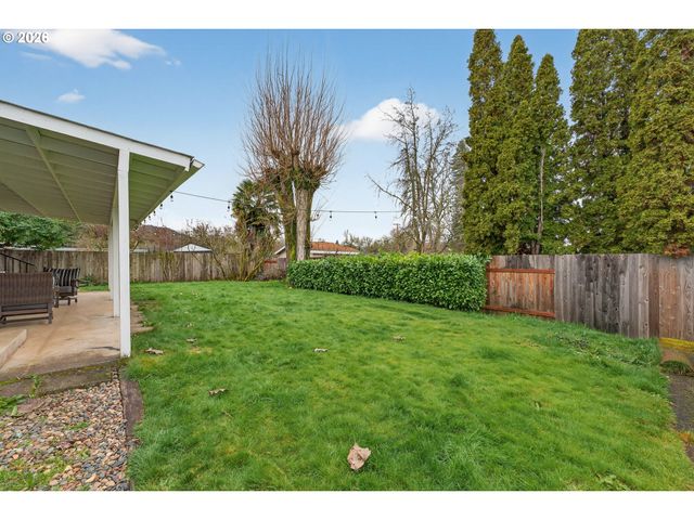 1456 Nw ALMIRA St, Roseburg, OR 97471