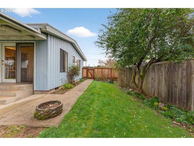 1456 Nw ALMIRA St, Roseburg, OR 97471