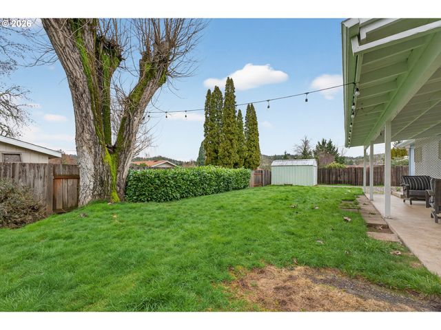 1456 Nw ALMIRA St, Roseburg, OR 97471