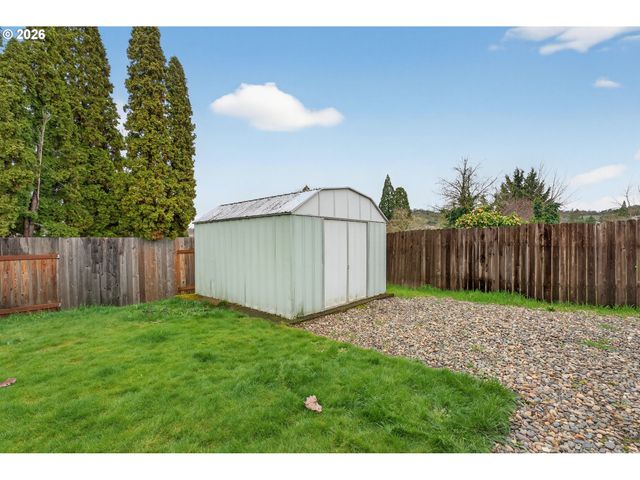 1456 Nw ALMIRA St, Roseburg, OR 97471