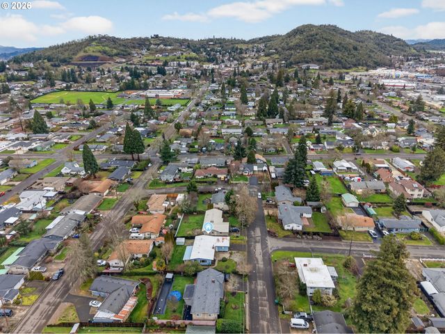 1456 Nw ALMIRA St, Roseburg, OR 97471