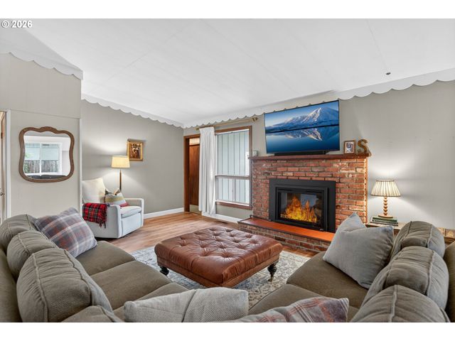 1456 Nw ALMIRA St, Roseburg, OR 97471