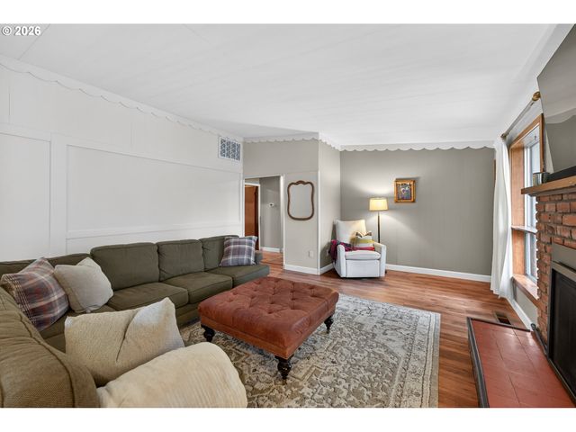 1456 Nw ALMIRA St, Roseburg, OR 97471