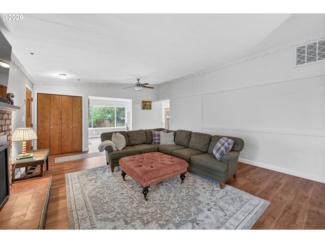 1456 Nw ALMIRA St, Roseburg, OR 97471