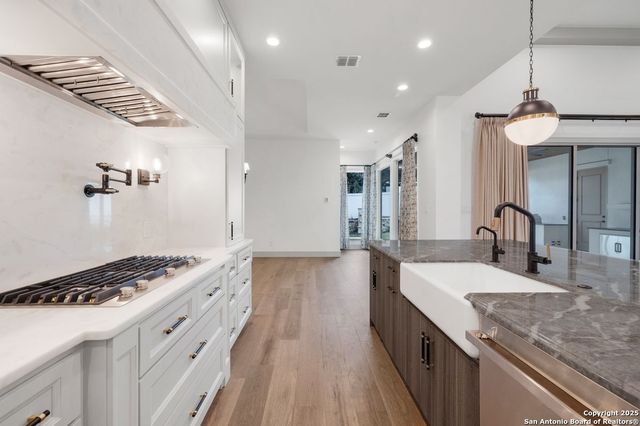 7203 Bluff Run, San Antonio, TX 78257