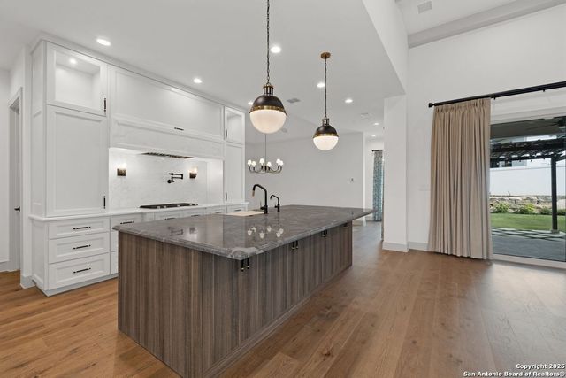 7203 Bluff Run, San Antonio, TX 78257