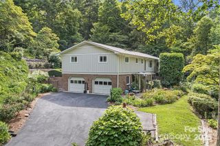 233 Raintree Drive, Hendersonville, NC 28791